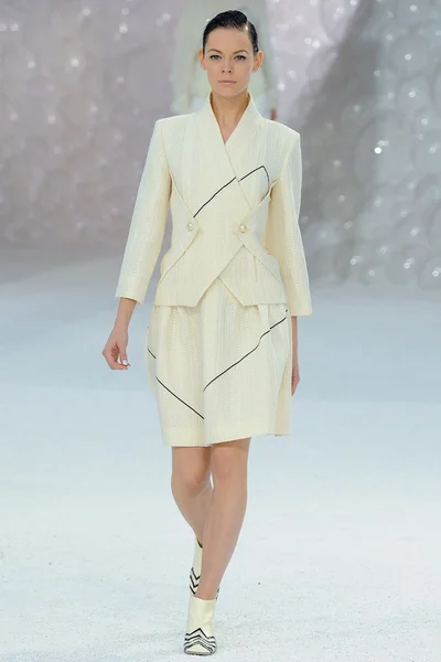 Look 14